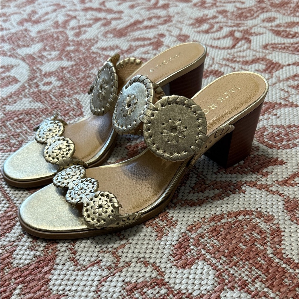NWOT Gold Jack Roger’s Kitten Heels
